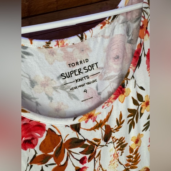 Torrid size 4x (4) vibrant Floral Print Lace Sleeve Blouse - Picture 5 of 6